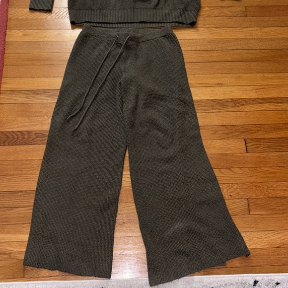 Sweater set - Picture 2 of 5